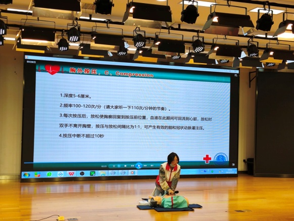 5.8红十字日新闻稿_html_m5edc3dce.jpg