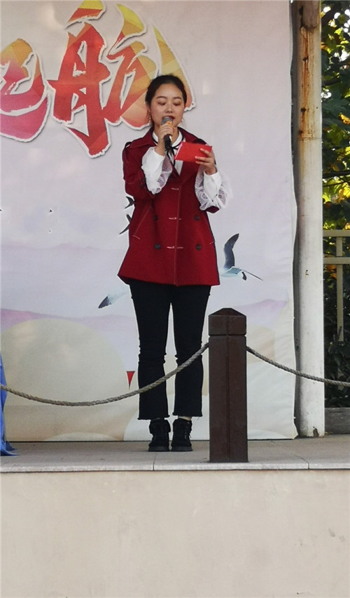 主持人.jpg