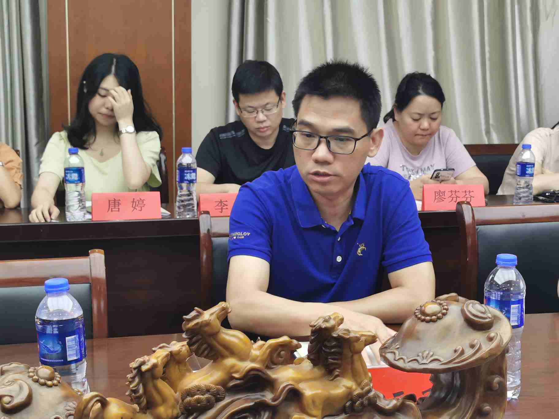 李校.jpg