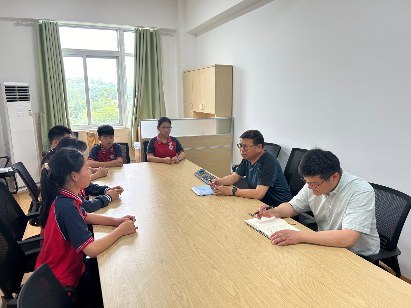 学生座谈.jpg