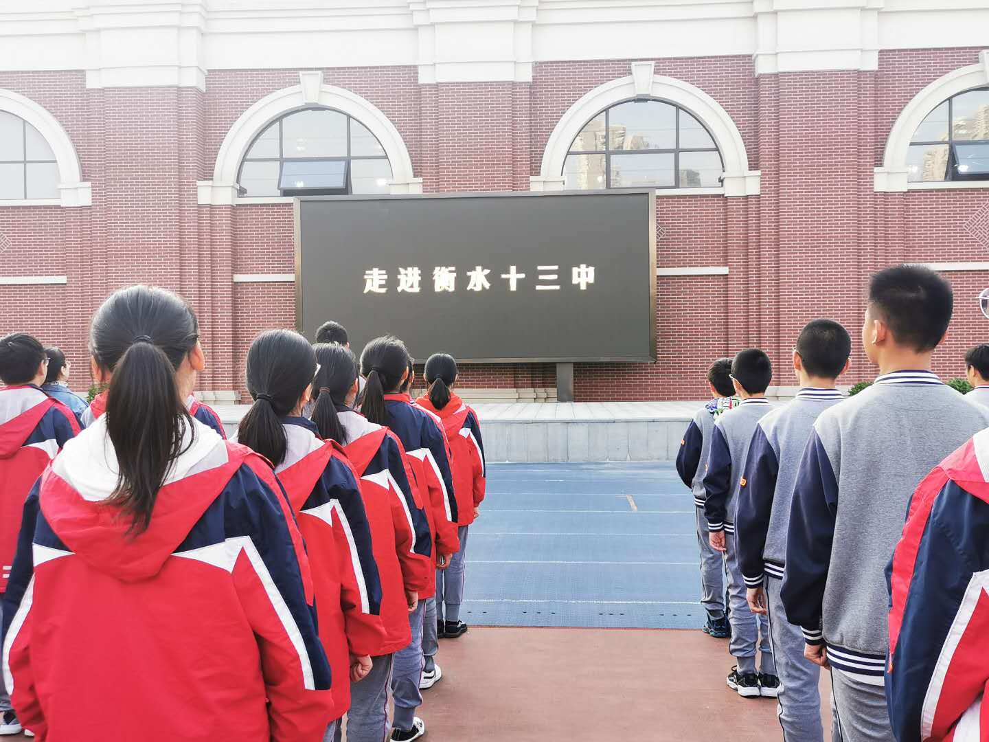 2.观看《衡水十三中》学生学习常规纪实.jpg