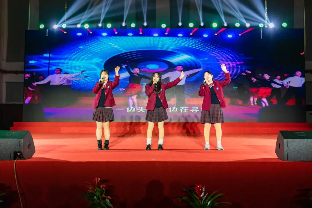 三大篇章绘就青春模样！南京新港中等专业学校元旦汇演太震撼！_html_m6c4c258d.jpg