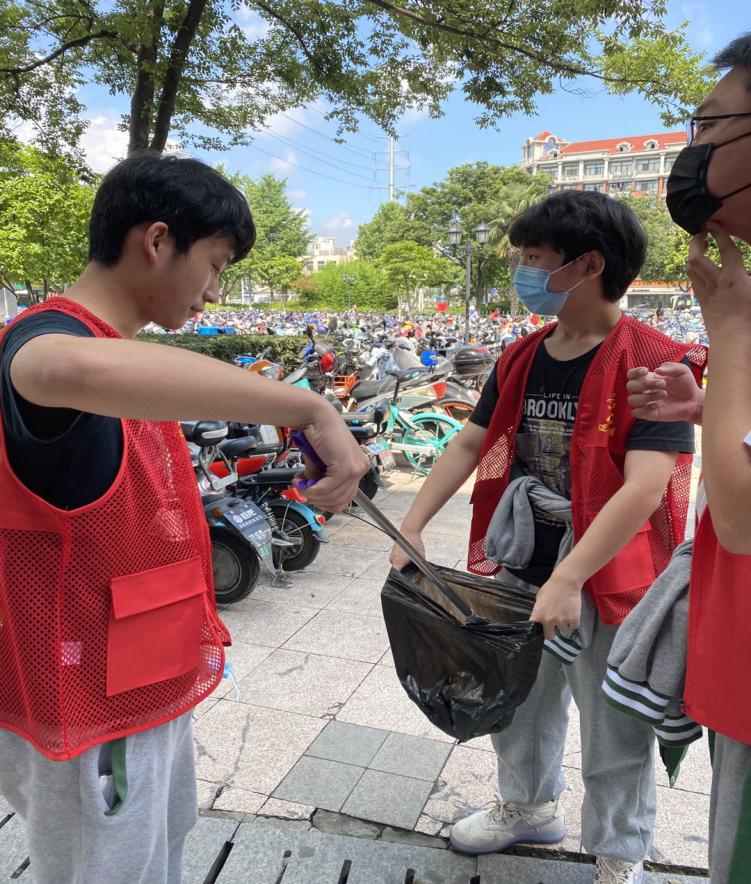 垃圾分类小能人，环境保护我最行_html_6b34eb76.jpg