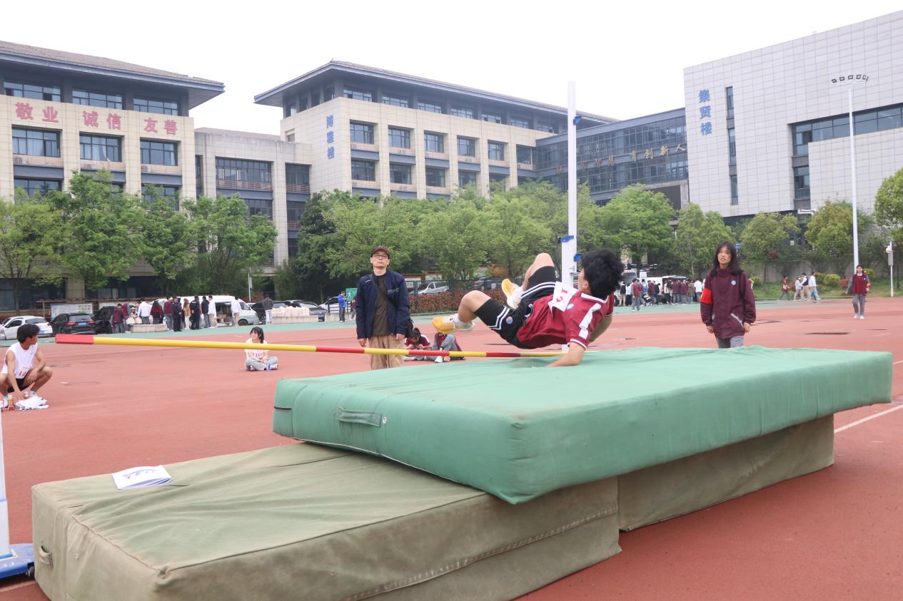 第四十九届春季运动会_html_m248cfdea.jpg