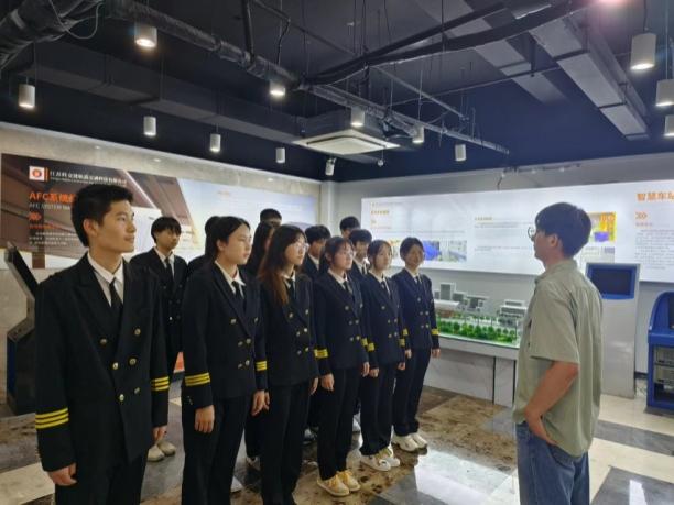 校企合作轨道班实训周新闻稿_html_m27d50565.jpg