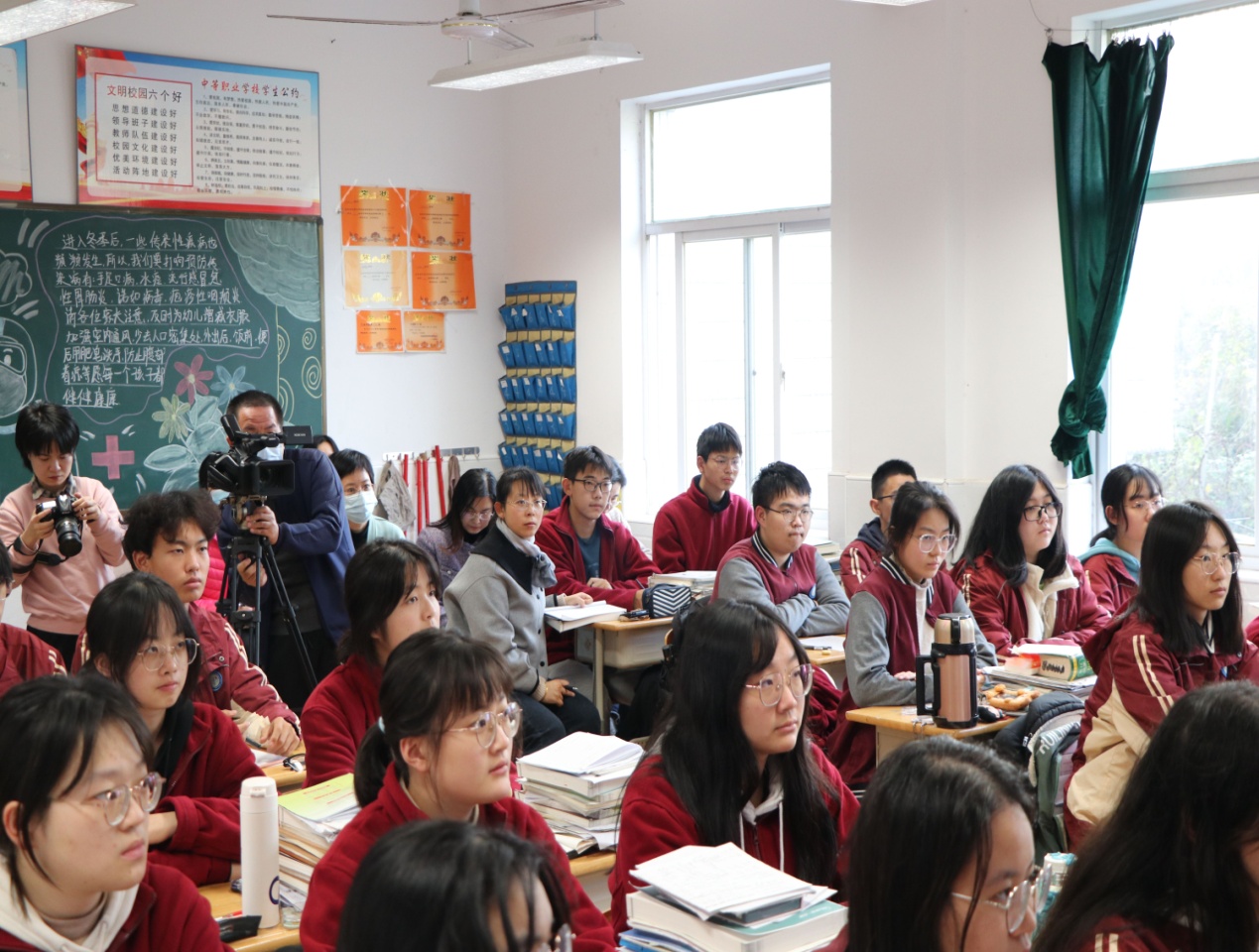 培根铸魂育新人 立德树人担使命(123)_html_1b2d08c0.jpg