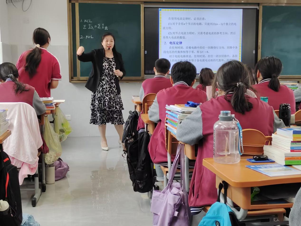 以督促导 以导促行 助力新教师成长_html_m2a46ebc.jpg