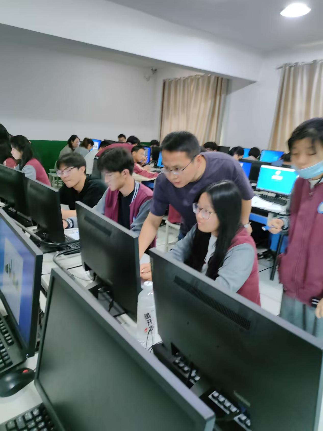 计算机区公开课新闻稿_html_5054a402.jpg