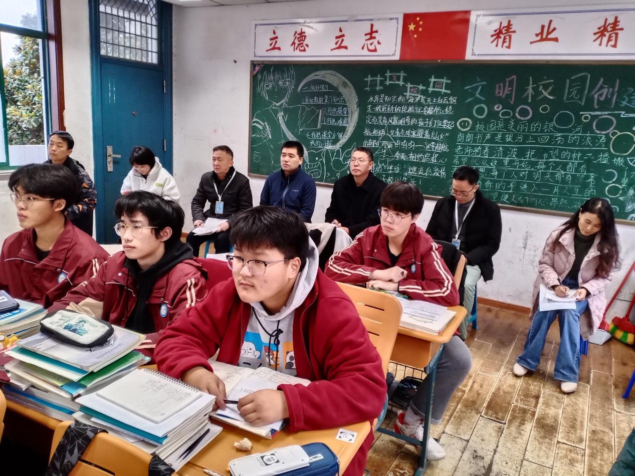 综合高中“新”教师教学督导活动报导_html_354df270.jpg