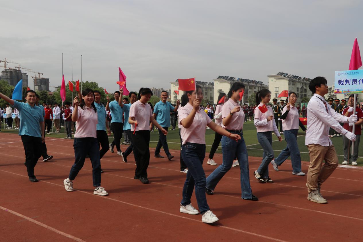 第四十八届春季运动会_html_17cff586.jpg