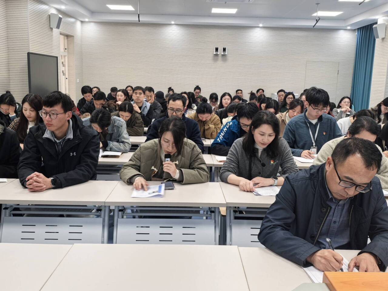 党建引领促教学 示范引领显担当_html_71c7b121.jpg