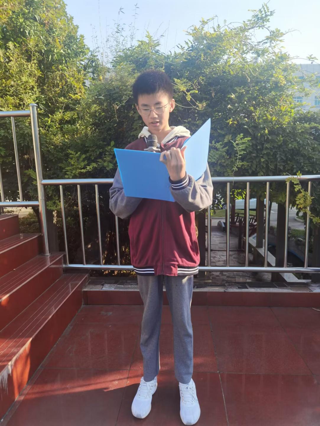 10月24日  第七周升旗仪式 敬老传统，代代相传_html_74b7c41e.jpg