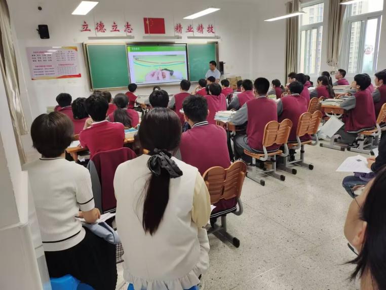 交流互鉴促成长，专业研讨共提升——南京新港中专电子专业市级教研活动_html_m7935cb32.jpg