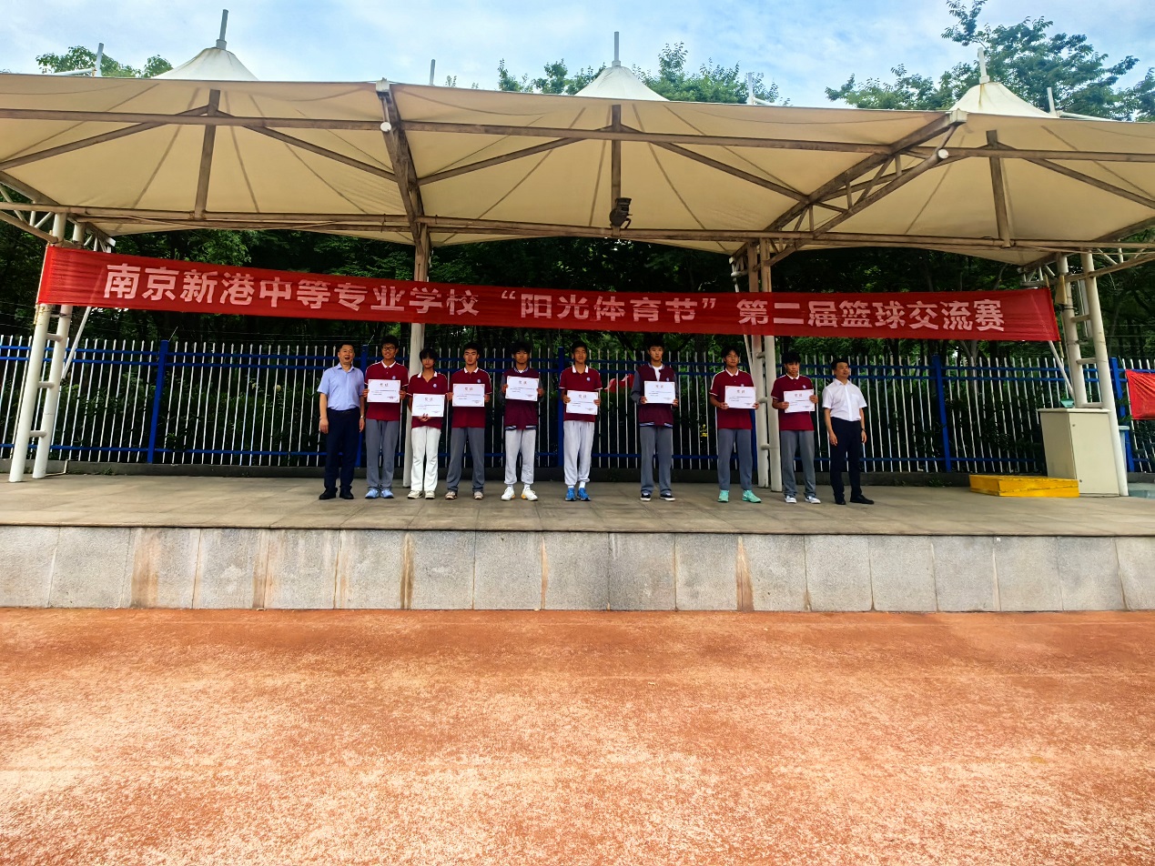 青春激扬，热血碰撞；篮球梦想，校园绽放_html_mde65804.jpg