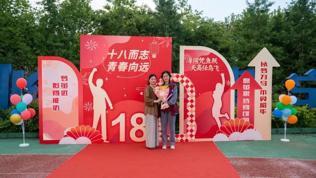 从成人门到工匠路，南京新港中专这场成人礼让传统与匠心同频共振！_html_m43bb5f78.jpg