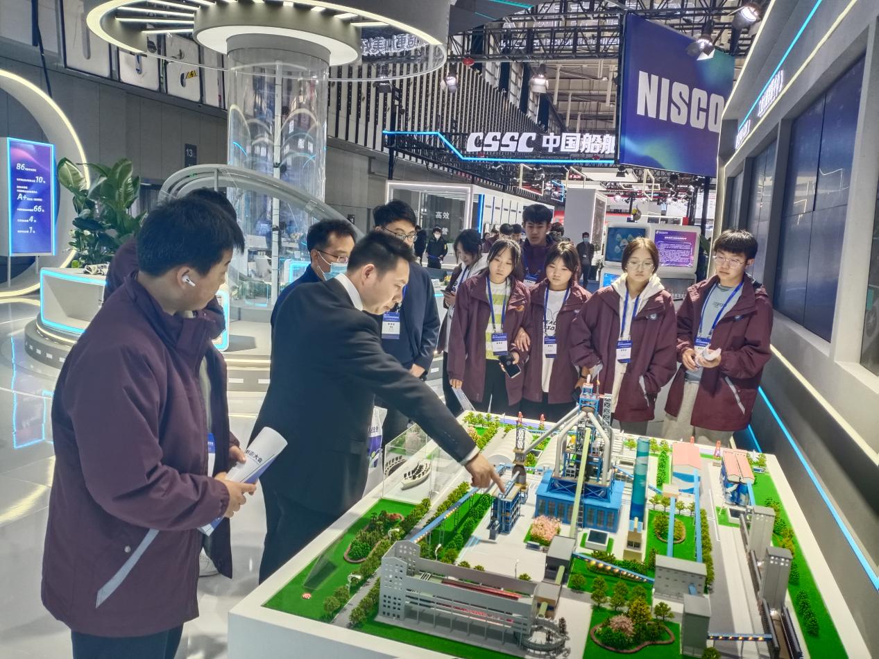 青海班参观2023世界智能制造大会_html_1ce2fb2.jpg