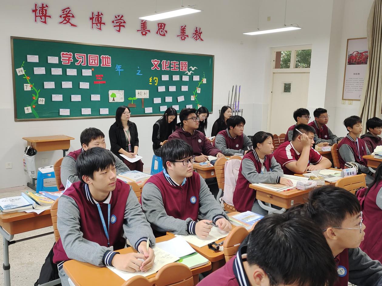 推门听课促成长 把脉课堂助提升_html_21fce28b.jpg