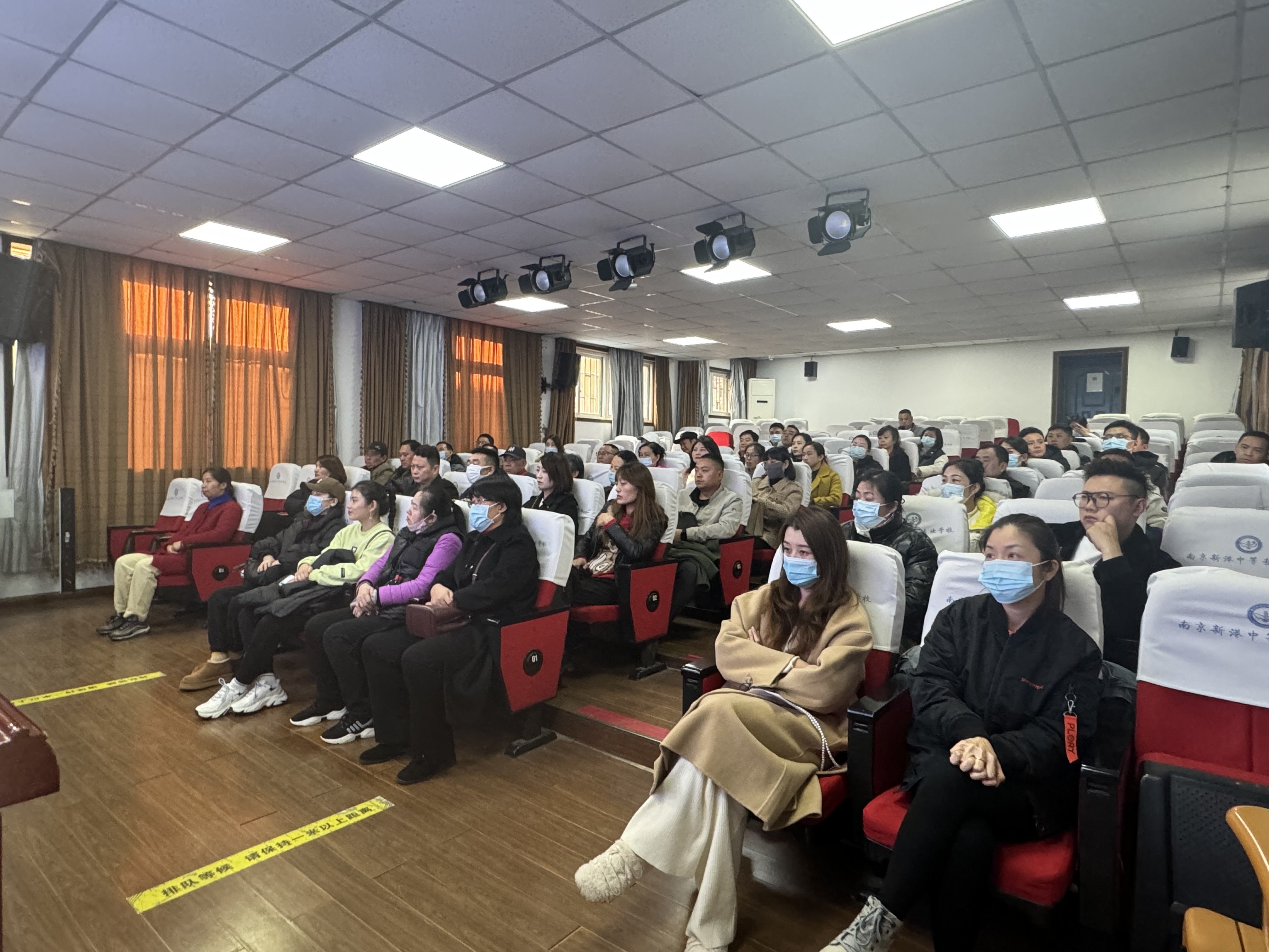 家校合作促成长 携手同心育未来——《学会好好说话 让爱稳稳传达》_html_m5ef13f63.jpg