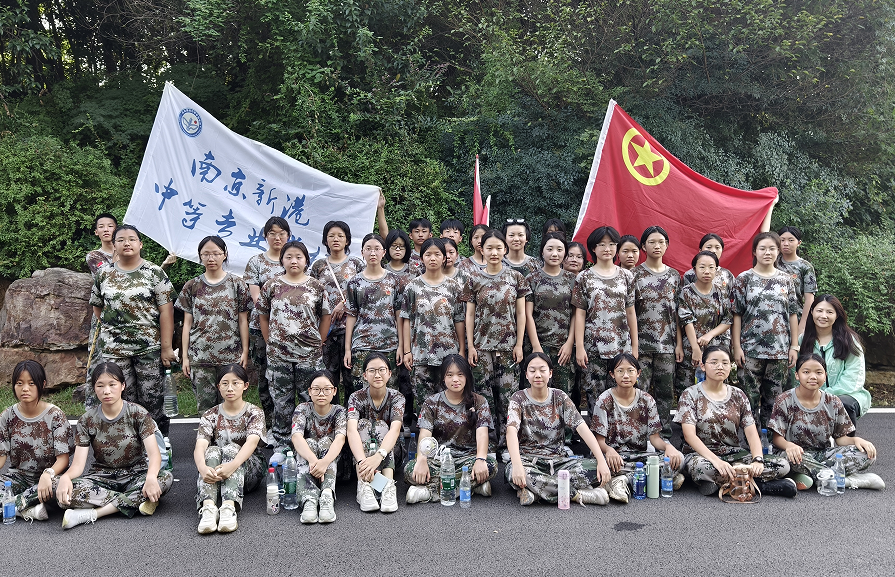 青春心向党，铁血铸军魂_html_m3526a57e.png