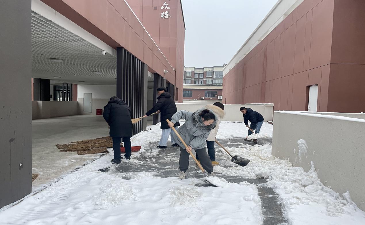 12.19扫雪行动_html_13502306.jpg