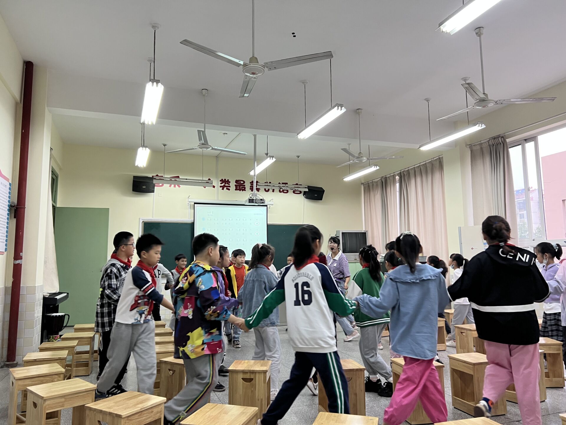 江畔第一次组内教研_html_6309dea4.jpg