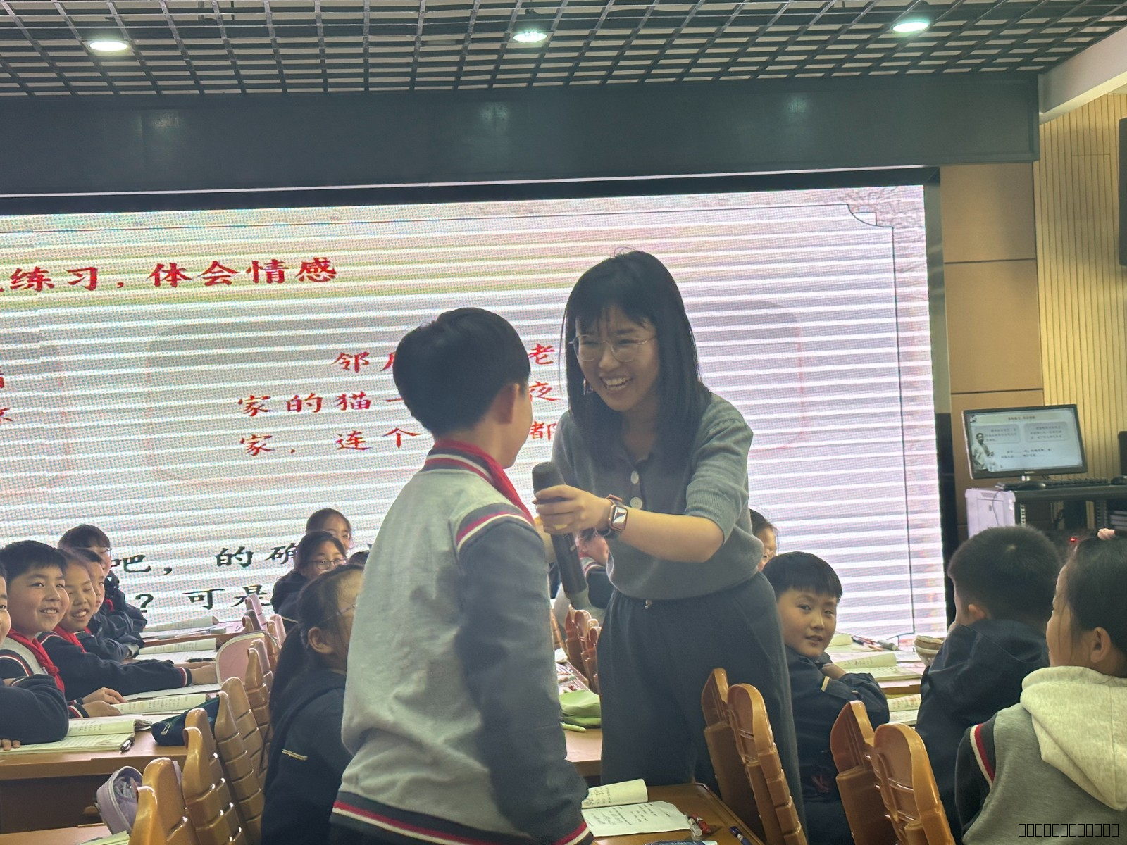 【灵美龙小】“深耕课堂研教学 集思广益话成长” ——龙潭中心小学四语备课组第二次集体备课
