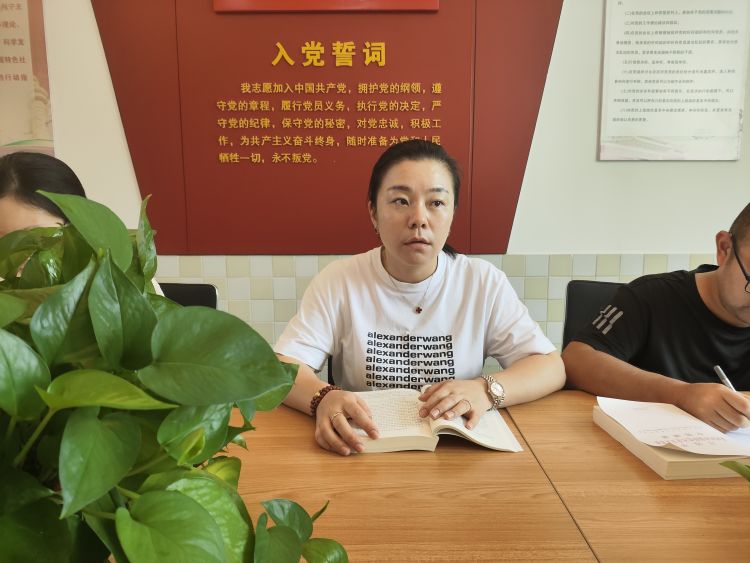 【江畔先锋】“学思想、强党性、重实践、建新功”—龙潭中心小学江畔人家分校开展主题党日活动_html_48cbb9b9.jpg