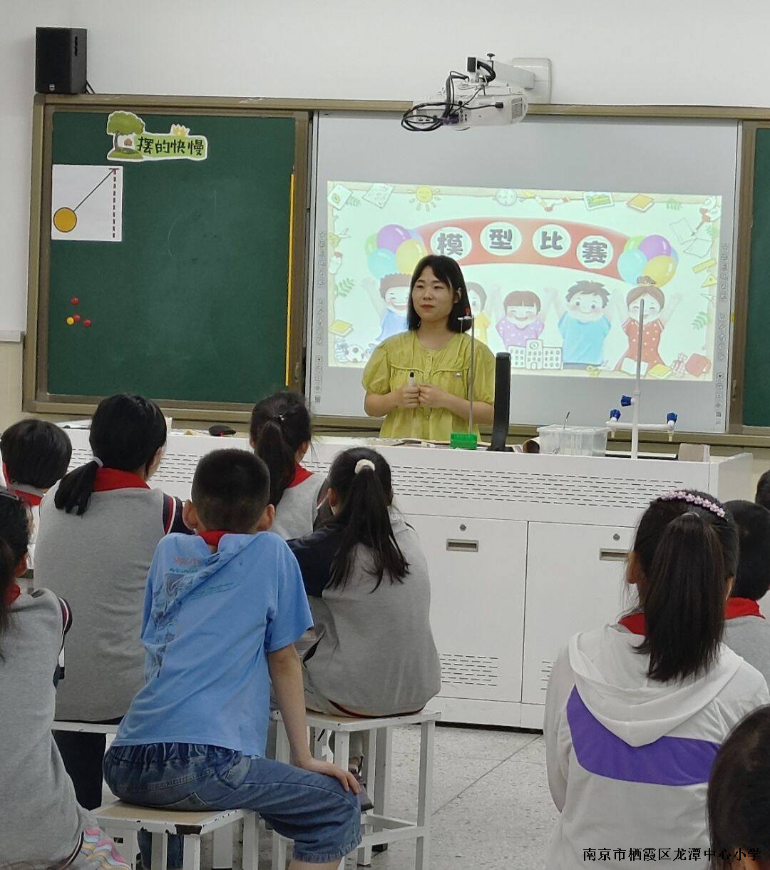 季琦上课图1.jpg