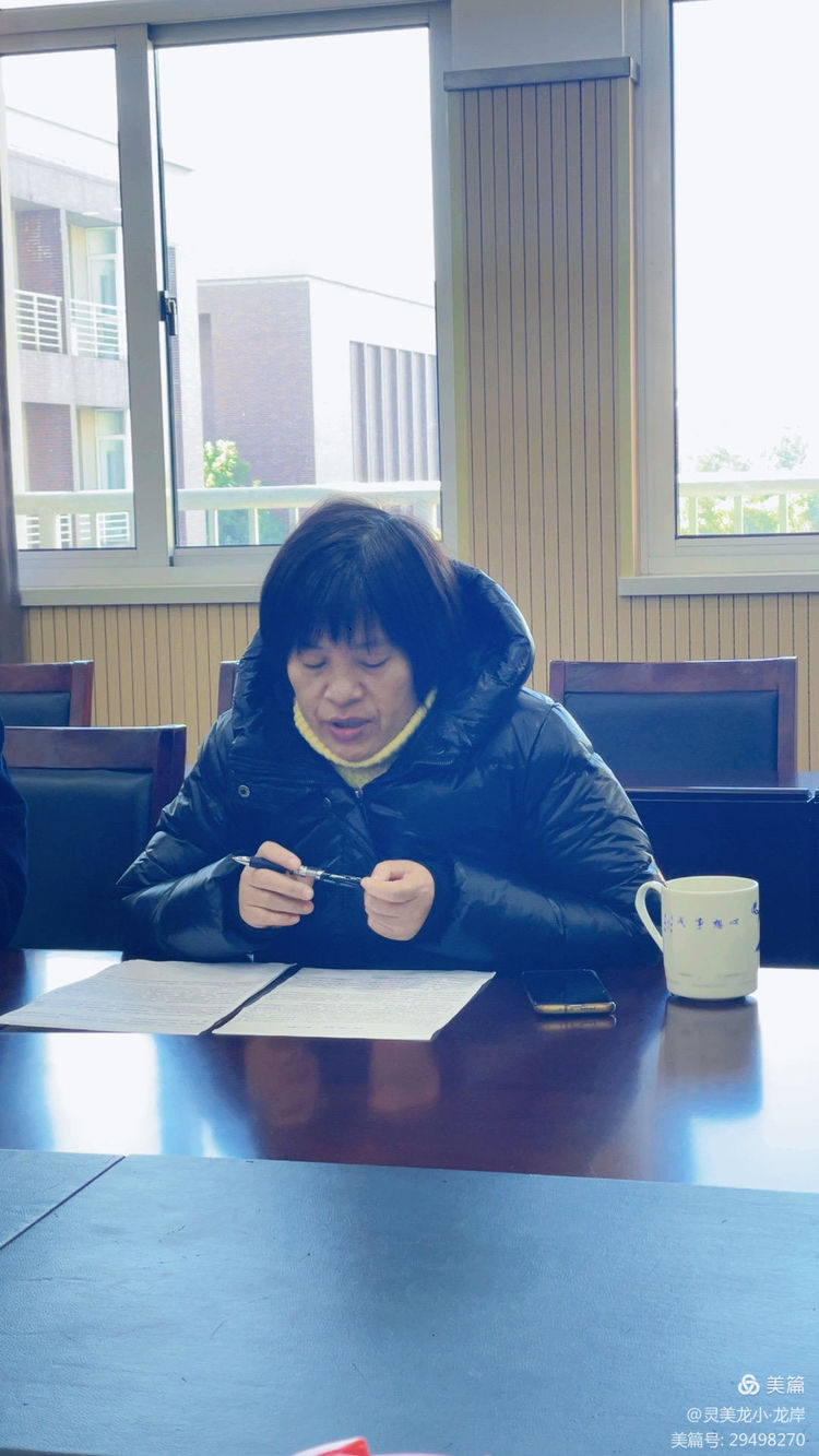 【灵美龙小·主题党日】学思想 ，身边榜样讲——龙潭中心小学龙岸花园校区党支部开展主题党日活动_html_76c2578d.jpg