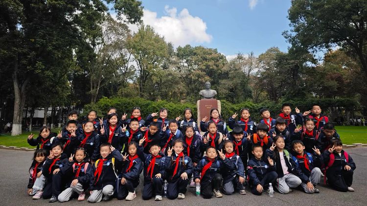 探秘植物王国 感受自然奇妙——龙潭中心小学开展2025年秋季社会实践活动_html_51c52b96.jpg