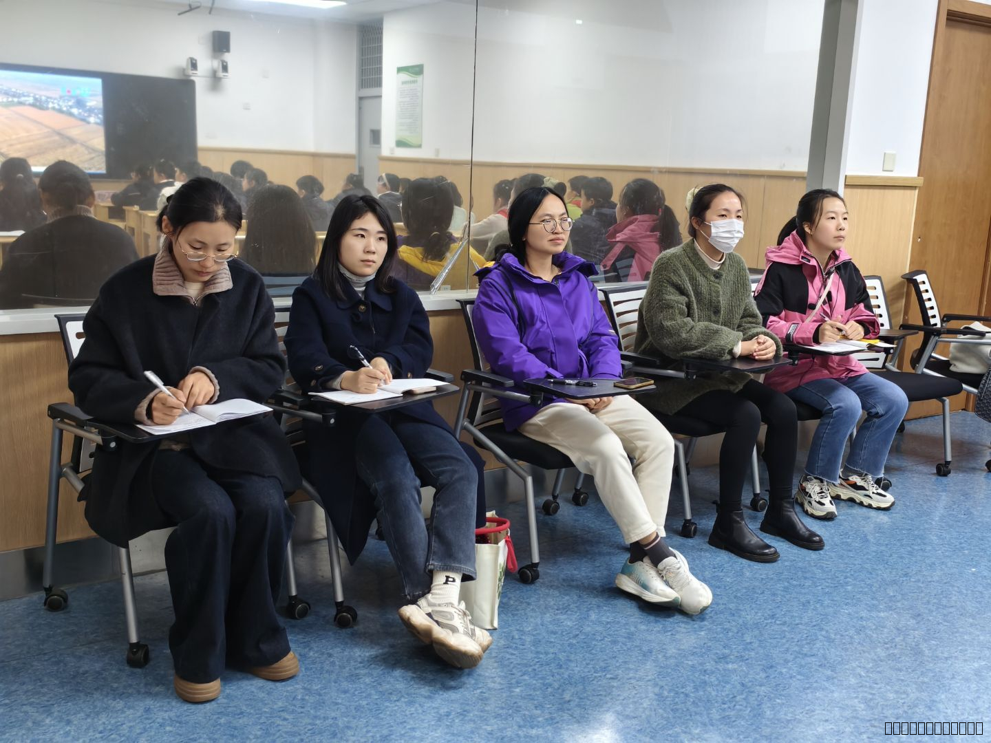 5、小组听课图.png.jpeg 5、小组听课图.png.jpeg