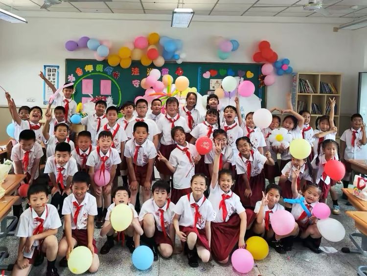 2025.5.22少年凌云志 不负好“拾”光——龙潭中心小学举行三年级十岁成长仪式_html_58d1b496.jpg