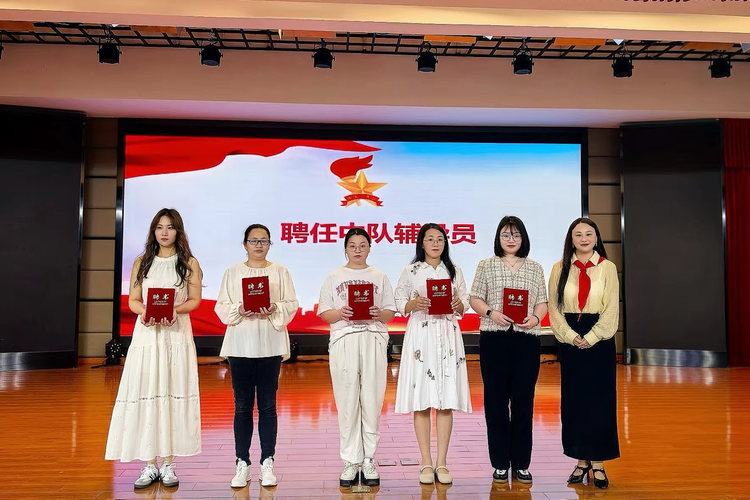 2025.5.30牢记党的教导 争做强国少年——龙潭中心小学举行一年级分批入队仪式_html_1c7f063a.png