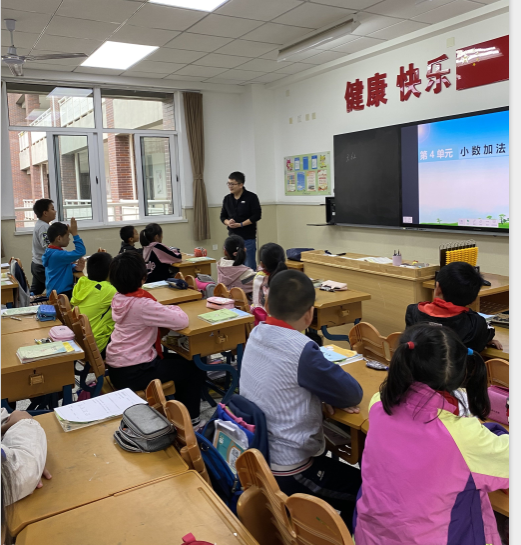 【灵美龙小】交流声中促成长