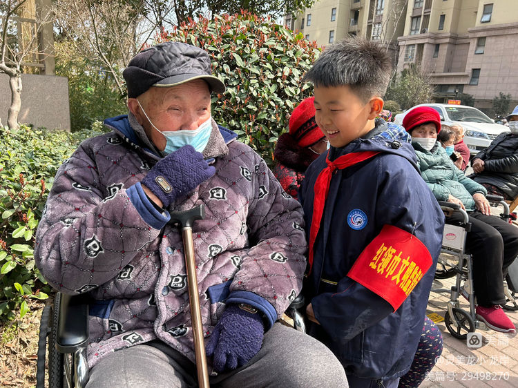 【灵美龙小&middot;龙岸】弘扬雷锋精神，争做新时代好少年——龙潭中心小学开展学雷锋系列活动_html_3e8f144b.jpg