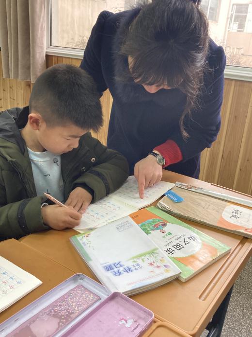 【江畔先锋·特色活动】积极带头献爱心，精准帮扶学困生—龙潭中心小学江畔人家校区“灵美星”行动
