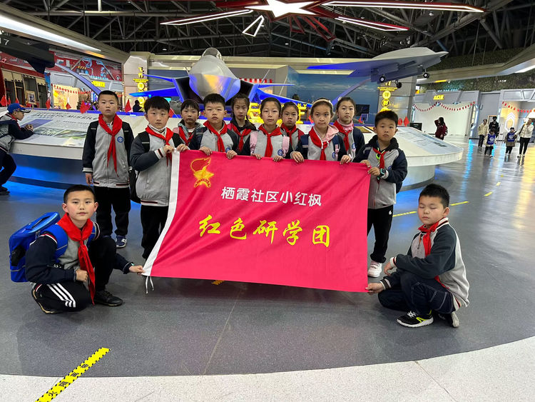 【灵美龙小·龙岸】传承红色基因，根植国防教育——龙潭中心小学龙岸花园校区红色研学活动_html_3fddb290.jpg