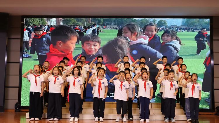 2025.9.28红歌嘹亮 童心向党——龙潭中心小学开展“红领巾爱祖国”校园合唱比赛_html_193b7157.jpg