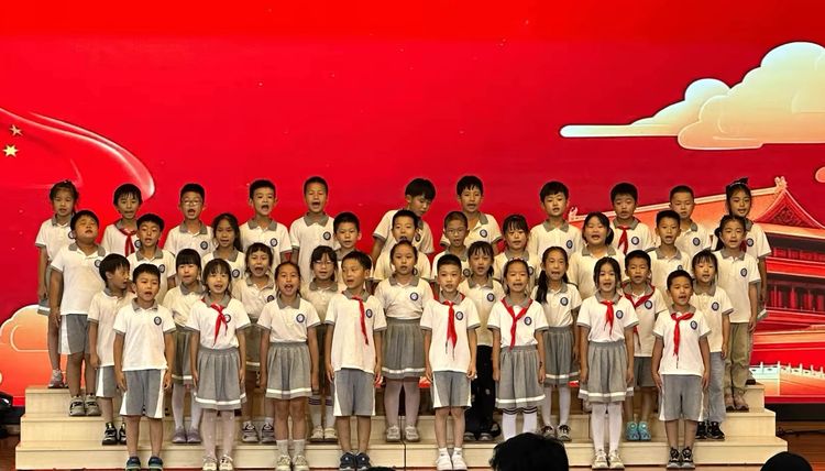 2025.9.28红歌嘹亮 童心向党——龙潭中心小学开展“红领巾爱祖国”校园合唱比赛_html_de63905.jpg