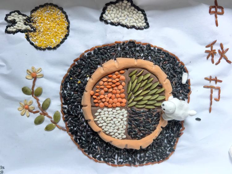 2025.9.30童心筑月 情满中秋——龙潭中心小学开展“我们的节日·中秋”系列活动_html_m5241ccea.jpg