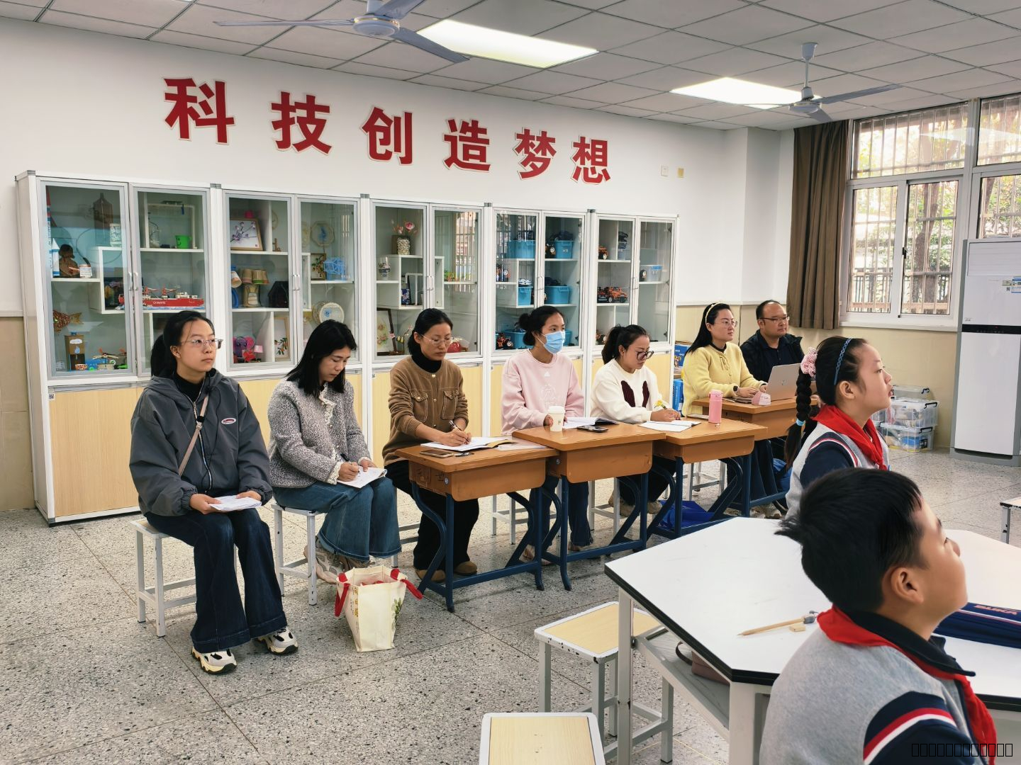 3、小组听课照片.png.jpeg 3、小组听课照片.png.jpeg