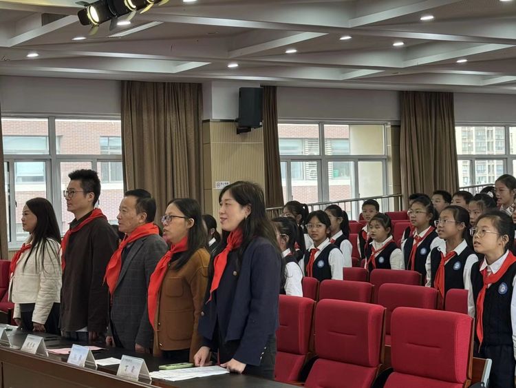 2025.10.22 强国复兴有我 争当新时代好少年 ——龙潭中心小学召开第七次少先队代表大会_html_m6deba60a.jpg