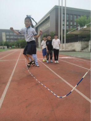 【灵美龙小·体育】摇动激情 跃动青春—龙潭中心小学第三届“校长杯”长绳比赛