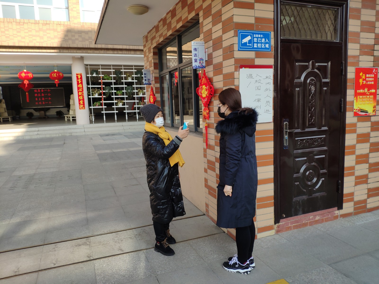 【灵美龙小龙岸先锋】抗疫先锋 灵美星在行动 ——龙小安全办主任唐莉娜优秀事迹介绍