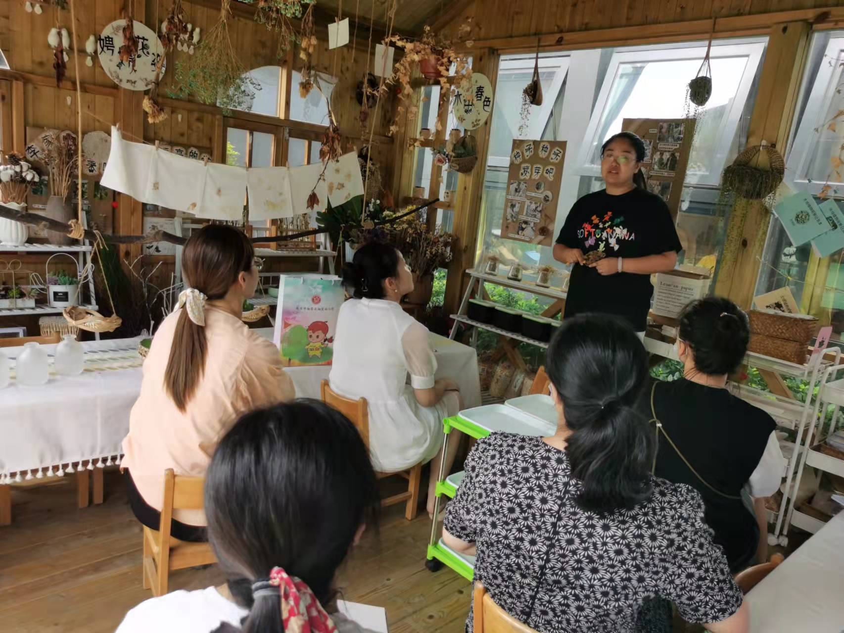 【枫香栖幼】读自然  学自然  专业共成长  ——栖霞幼儿园翡翠天域园游戏教研组共读活动