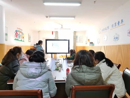 【枫香栖幼】游戏点亮童年 教研促进发展 ——记栖霞幼儿园红枫园游戏教研组活动