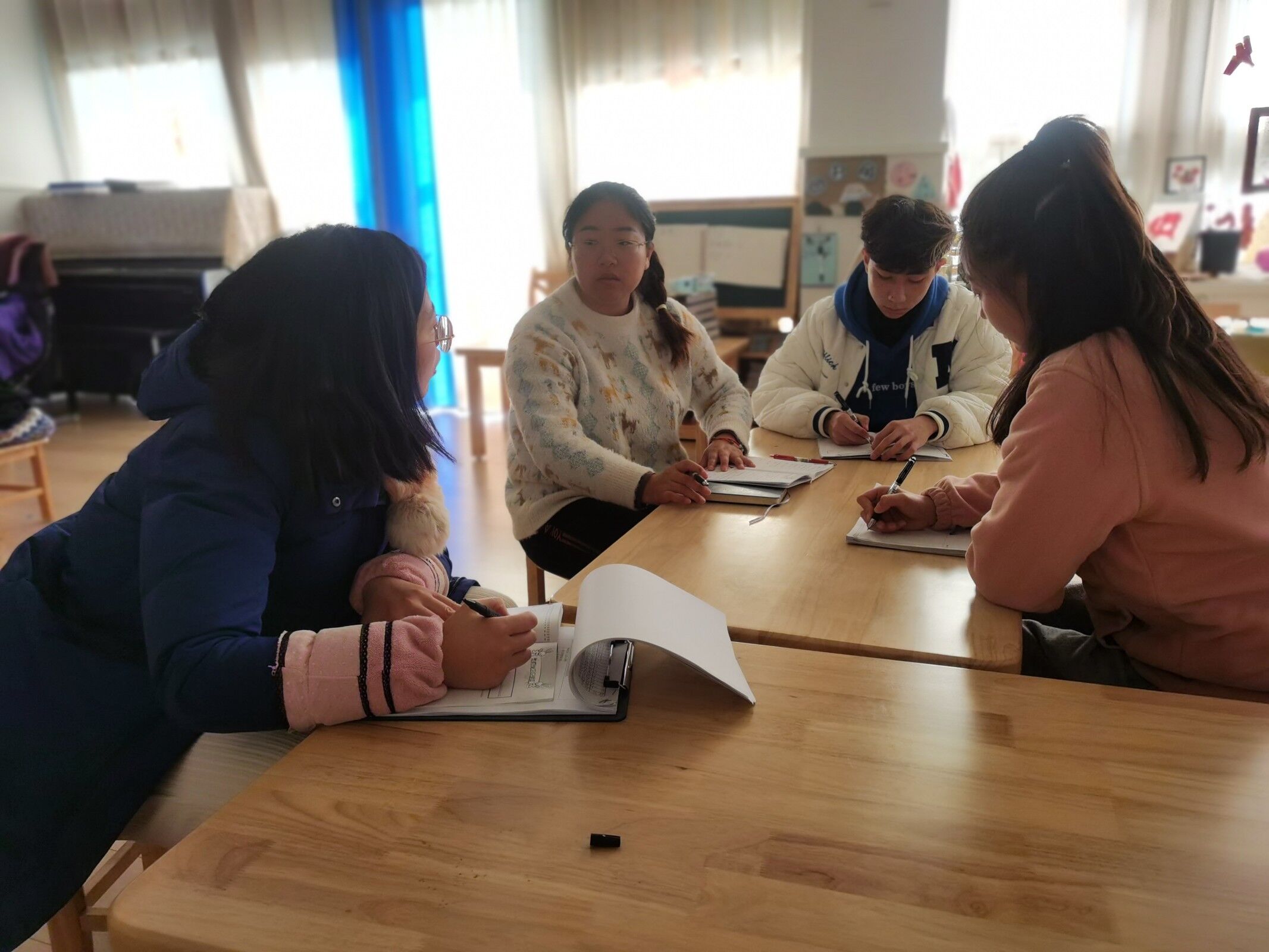 【枫香栖幼】聚焦课程审议 促新教师思路  ——栖霞幼儿园翡翠天域园大班年级组课程审议活动