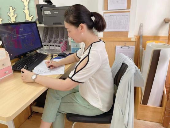 220908专业引领 玩转创意——栖霞幼儿园五福园棒尼姆创意美术线上培训活动_html_7225bc49.jpg