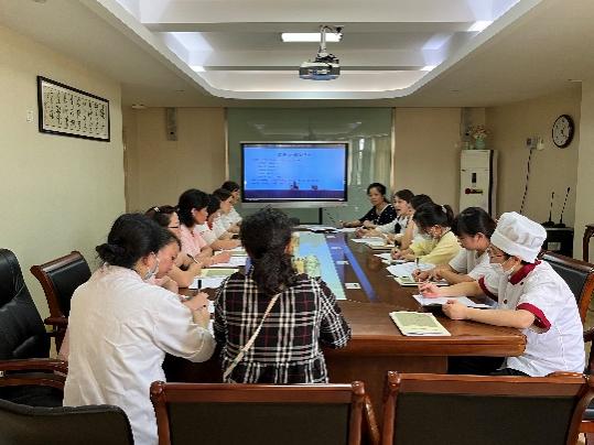 220921强化疫情防控 保障假期安全——栖霞幼儿园五福园疫情防控暨假期安全专题会议_html_m1fe76fa3.jpg
