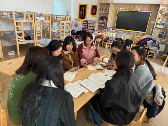 做“真”审议 行“真”课程——栖霞幼儿园翡翠天域园大班年级《准备上小学》后课程审议_html_m681107d6.jpg